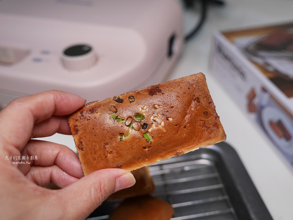 【鬆餅機食譜】香蔥肉鬆金磚蛋糕｜用費南雪烤盤做中式金磚蛋糕 @Maruko與美食有個約會