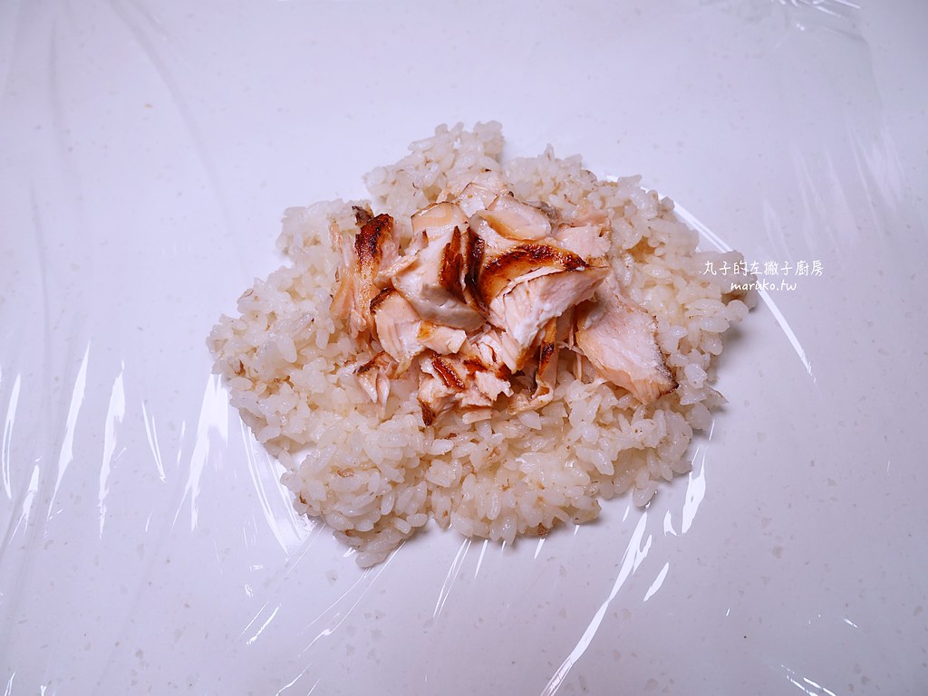 【食譜】日式鮭魚烤飯糰｜用平底鍋做日式居酒屋的烤飯糰茶泡飯 @Maruko與美食有個約會